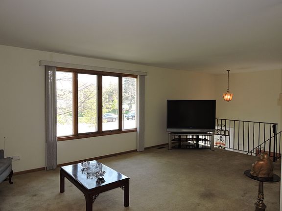 4th image of 7236 W 153rd St #47