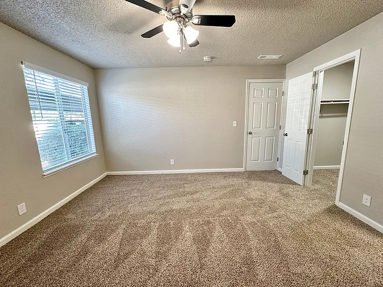 Merit Manor Apartments — Photo 37