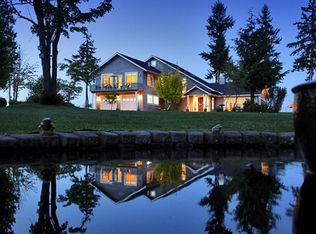 7289 Linda Ln, Clinton, WA 98236