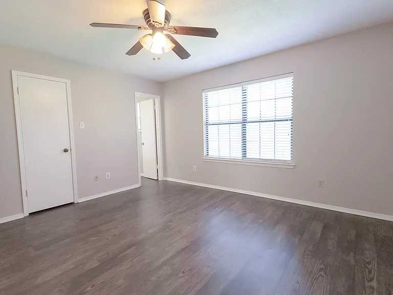 205 Ferguson Dr — Photo 8