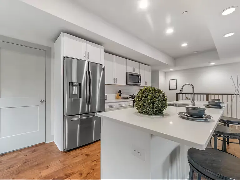 663 Boulevard NE — Photo 9