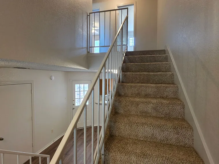 906 Meadow Cir N — Photo 12