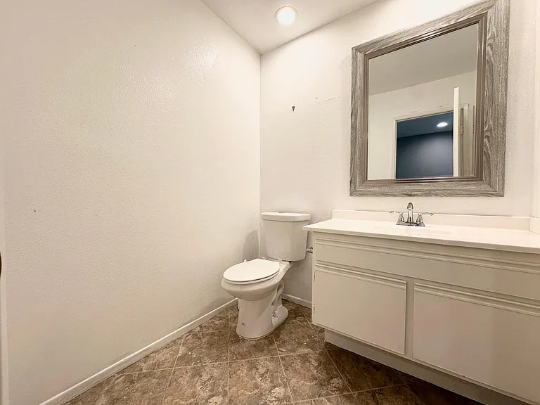 166 Stanford Ct — Photo 9