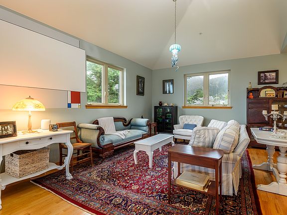3rd image of 301 Alameda Ave