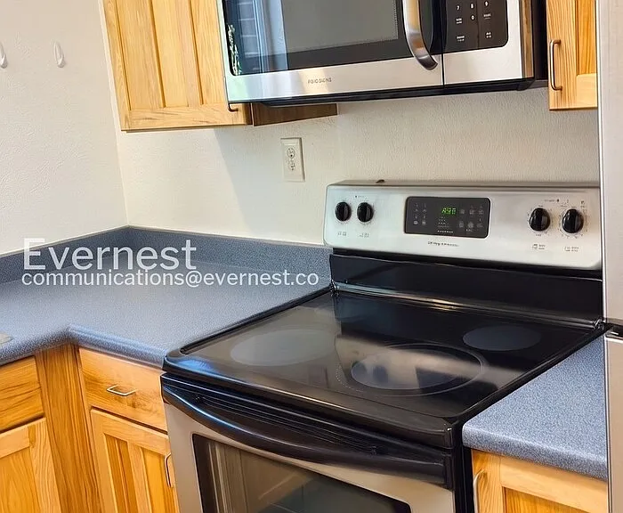 301 Peterson St #106 — Photo 7