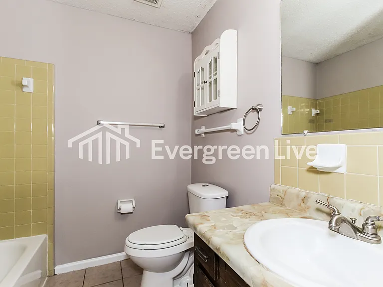 528 Leewood Ln — Photo 13