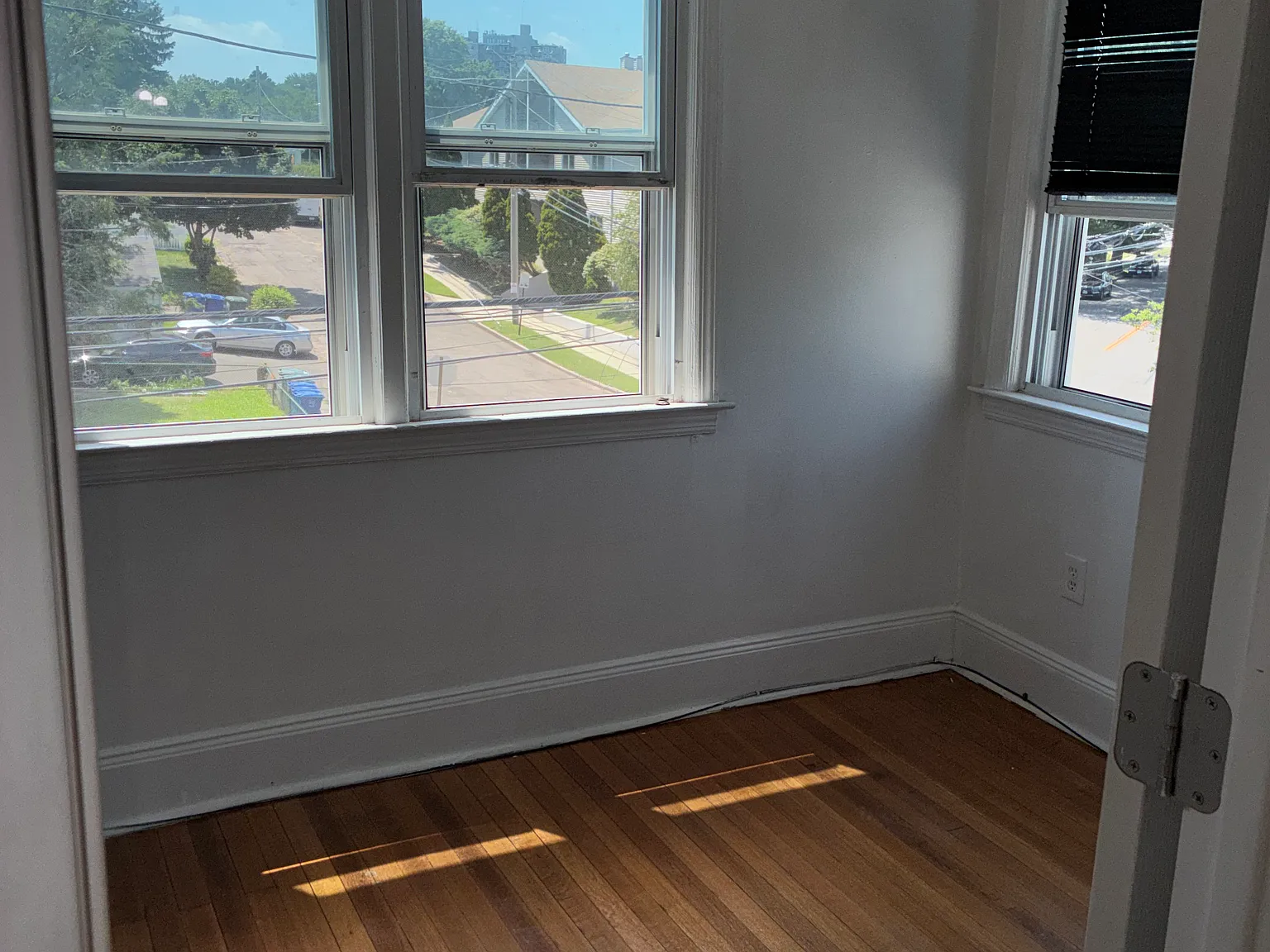 3 bed, 950 sqft, $2,200 — Photo 4