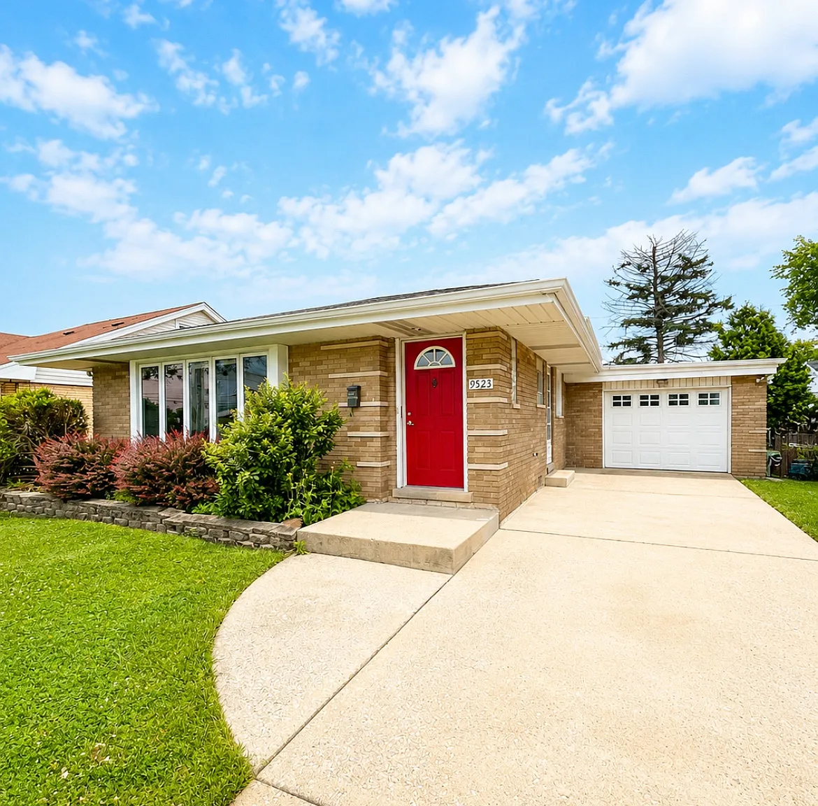4 bed, 1.5 bath, 1286 sqft, $3,150 — Photo 2