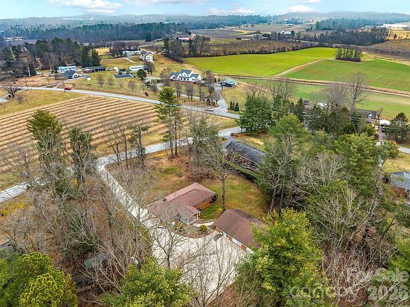 4th image of 1034 S Orchard Rd