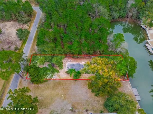 146 Mimosa St, Pass Christian, MS 39571