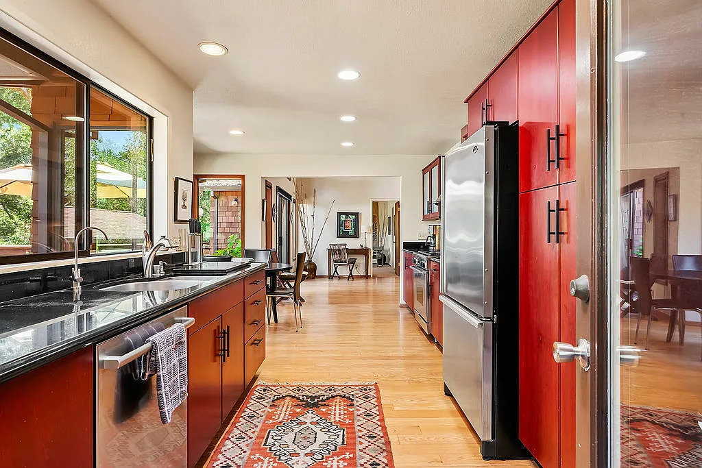 3 bed, 3.0 bath, 1694 sqft, $9,000 — Photo 3