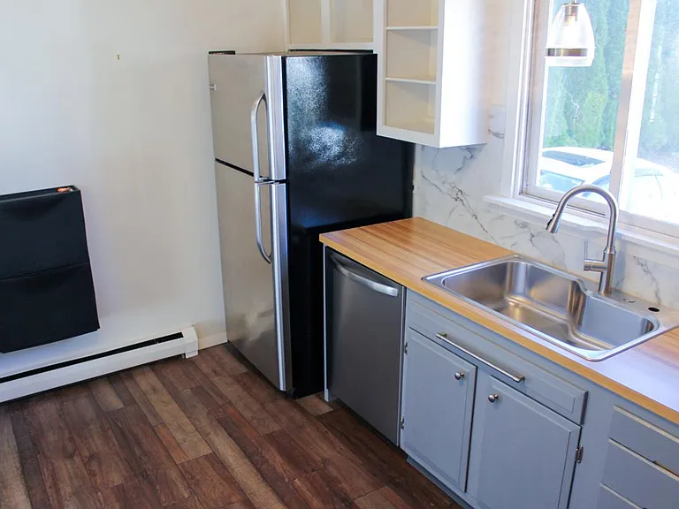 6 Ryan Ave — Photo 9