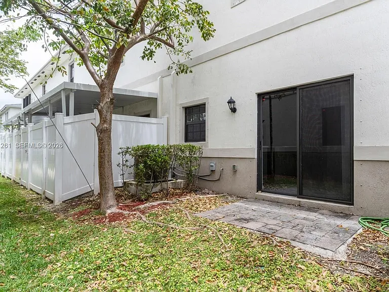 1170 SW 7th Ct #1170 — Photo 33
