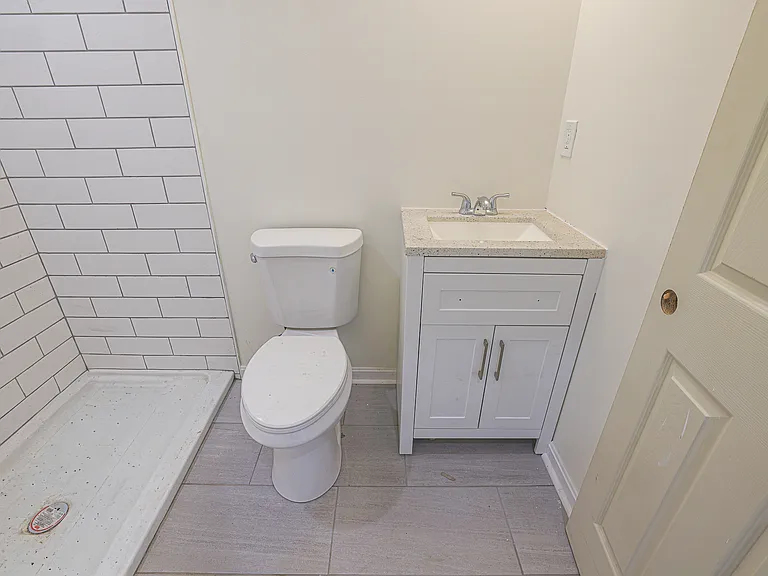 2729 E Monument St — Photo 20
