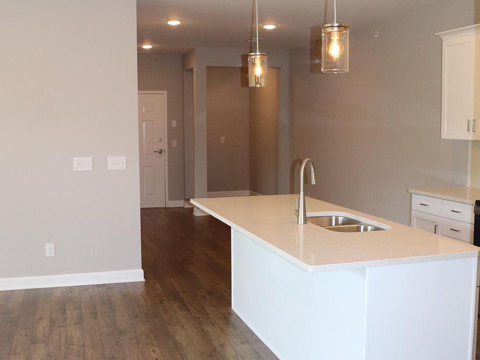 Wrap-around Bar Seating in Large Kitchen Island