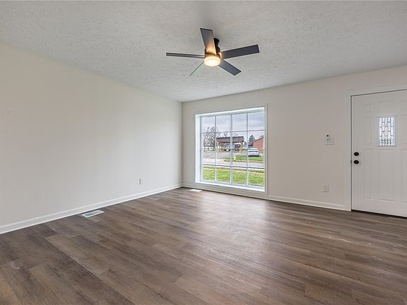 5th image of 2037 Gerald Dr