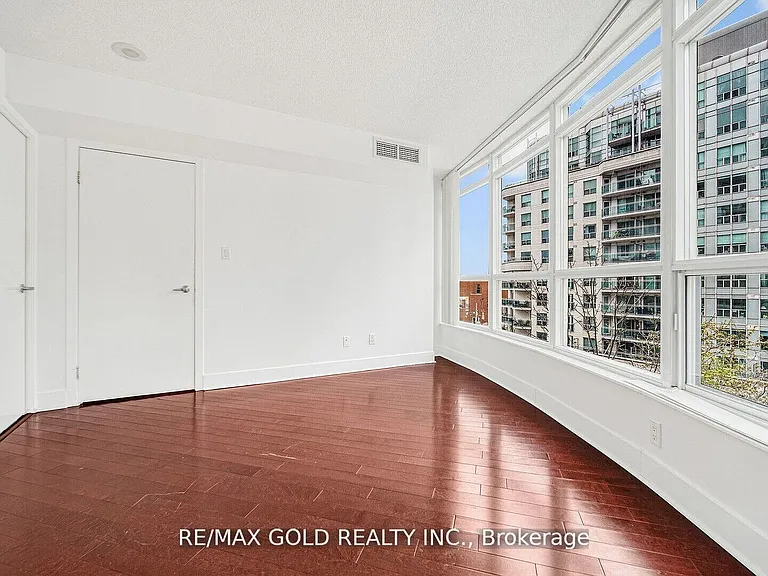550 Queens Quay W #509 — Photo 29