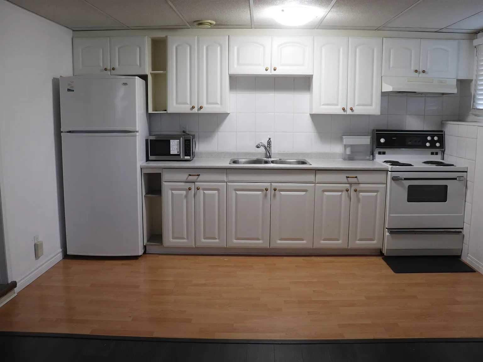 4 bed, 2.5 bath, 1196 sqft, $2,600 — Photo 3