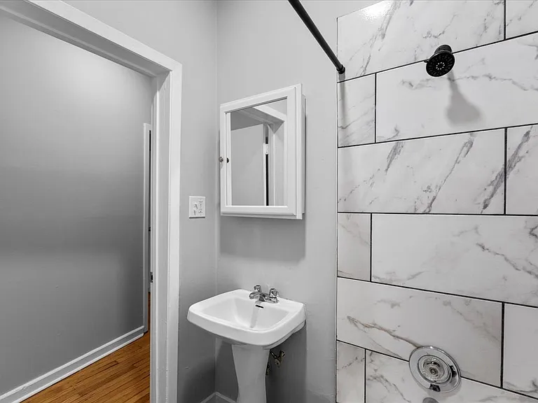 5018-20 S Blackstone — Photo 7