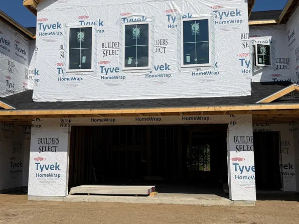 206 Stonebrook Ct, Clear Lake, IA 50428