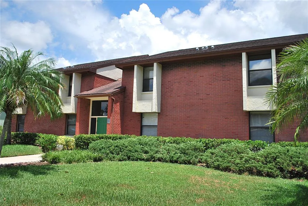 3 bed, 2.0 bath, 1292 sqft, $2,150 — Photo 2