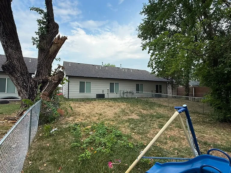 942 N Glendale St — Photo 14