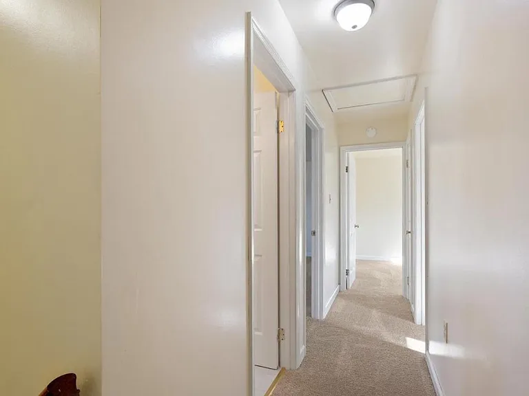 25 N Maple Ave — Photo 18