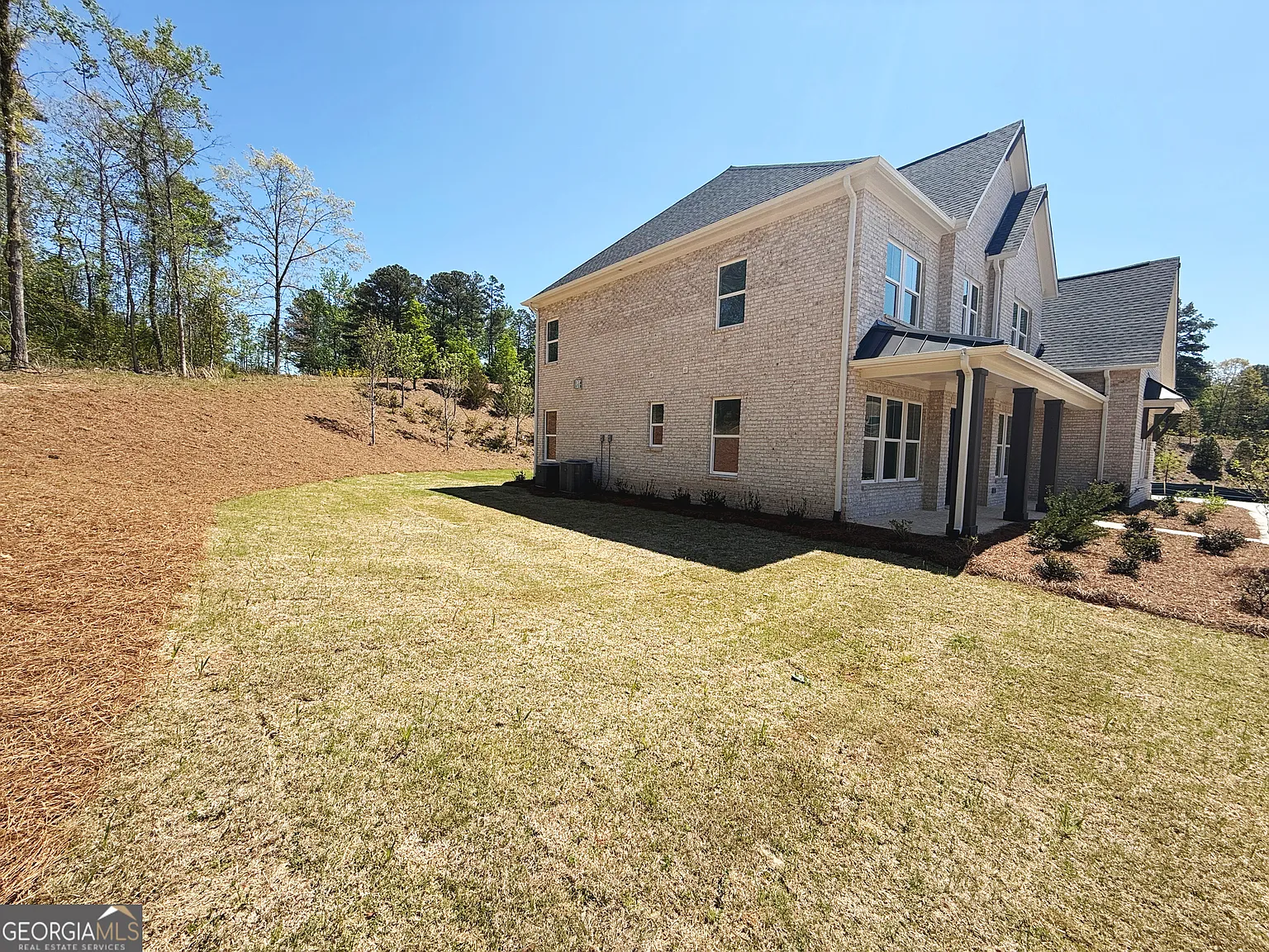5 bed, 5.5 bath, 3966 sqft, $5,200 — Photo 4