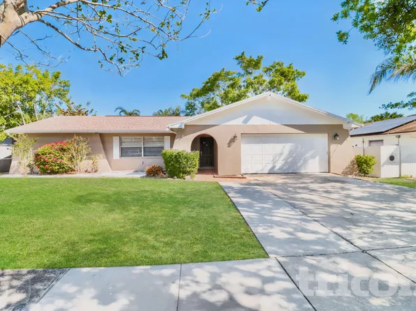 2290 Colonial Dr, Dunedin, FL 34698