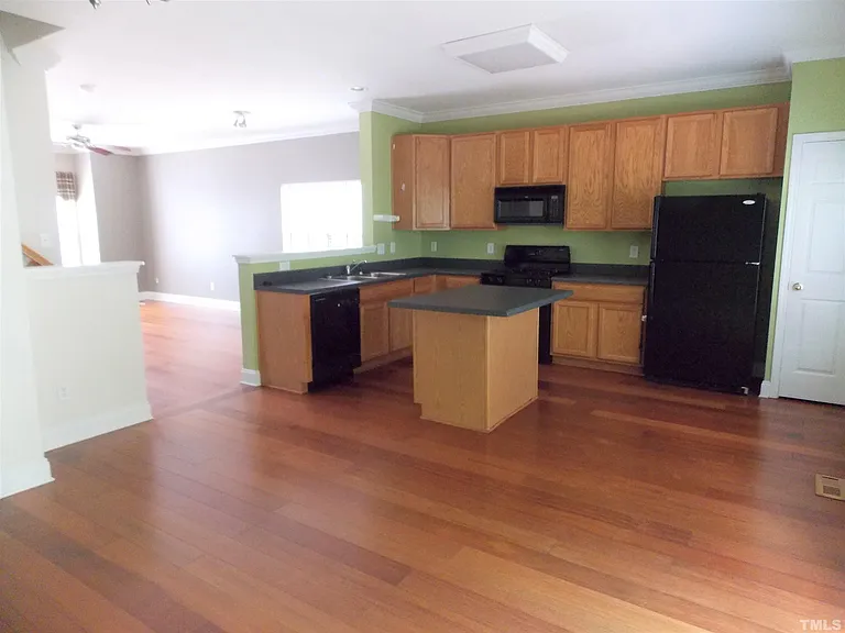 2840 Barrymore St #105 — Photo 8