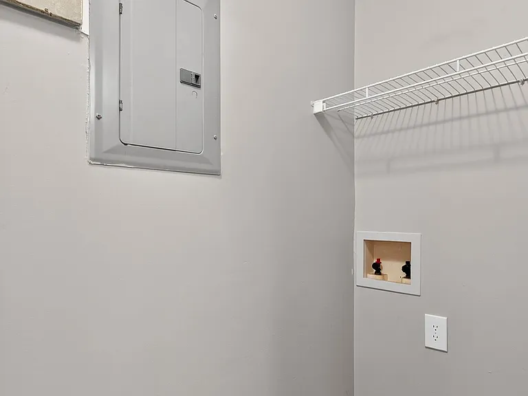 Nevin Place Apartments — Photo 40
