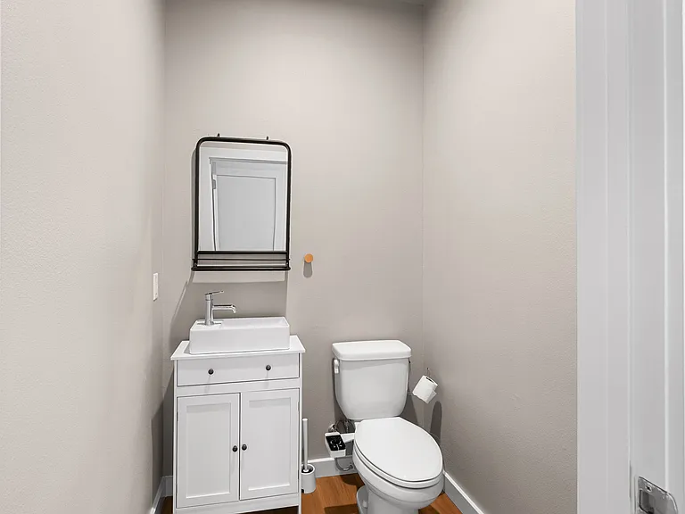705 N Bluff Dr #6 — Photo 4
