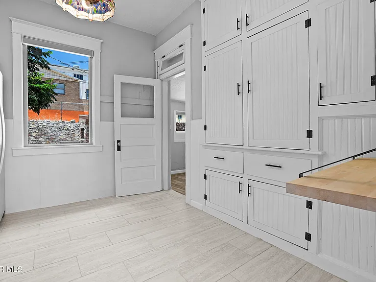 305 E River Ave — Photo 22