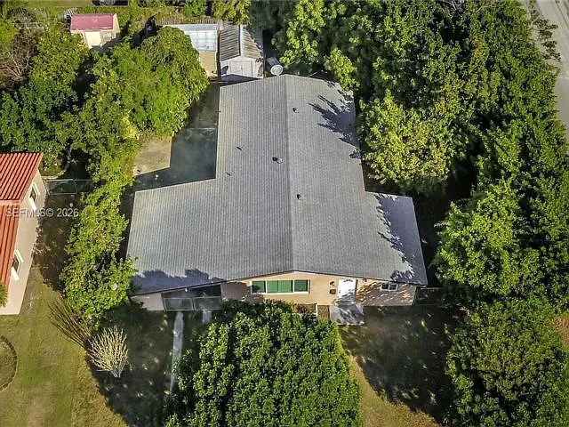 3 bed, 2.0 bath, 1075 sqft, $3,100 — Photo 4