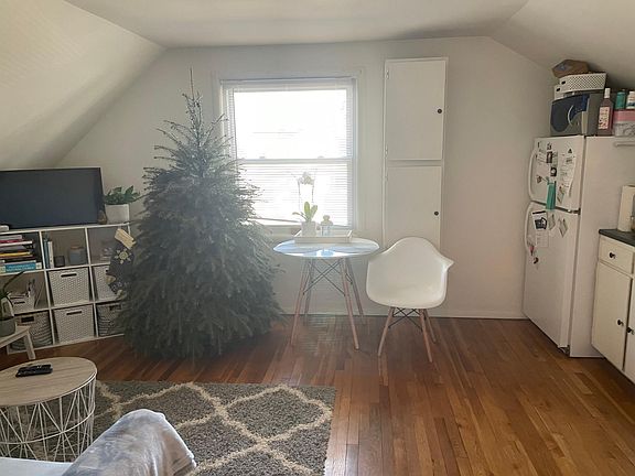 3rd image of 12914 Ardennes Ave