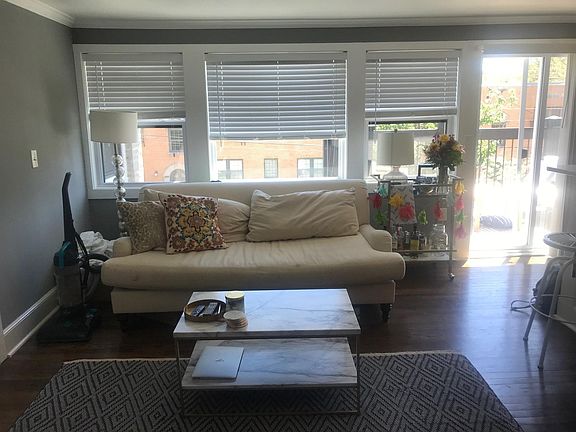 3rd image of 1100 W 45th St #4