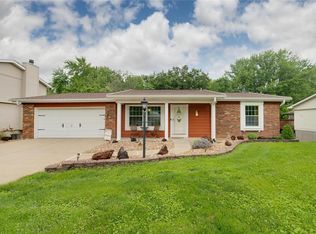 14 Lakemont Dr, Saint Charles, MO 63304