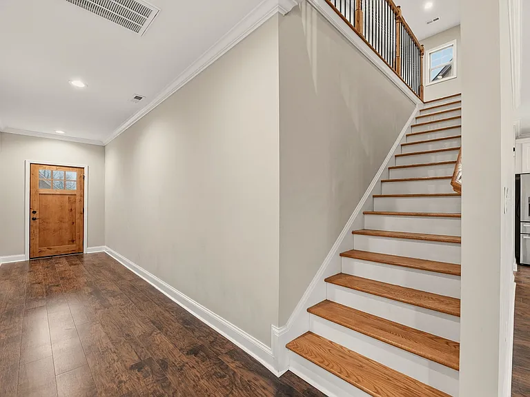 9924 Winding Hill Ln — Photo 17
