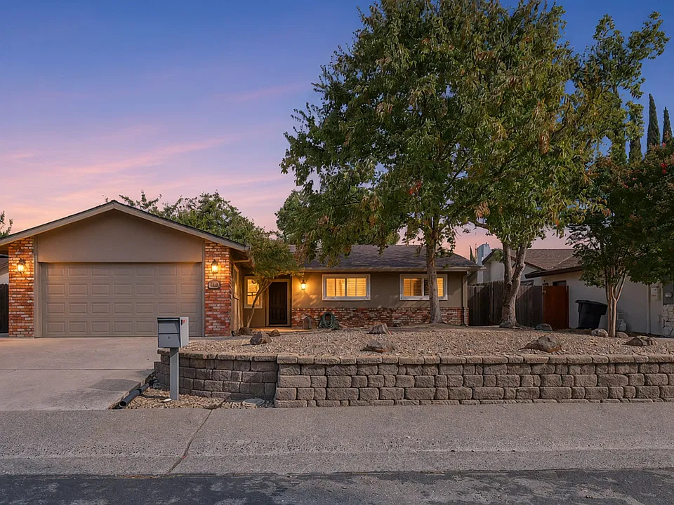 1812 Vista Creek Dr