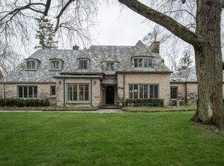 7875 N Club Cir, Fox Pt, WI 53217