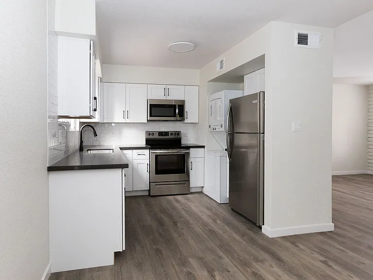 85 W Willetta St — Photo 6