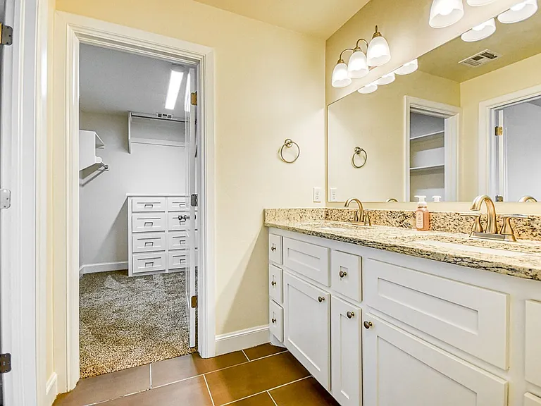 3100 Pebble Pond Dr — Photo 29