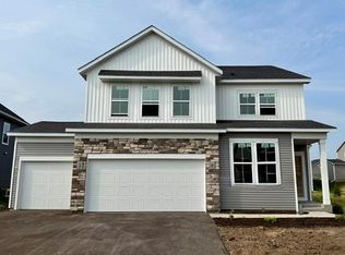 10390 McGregor Blvd, Woodbury, MN 55129