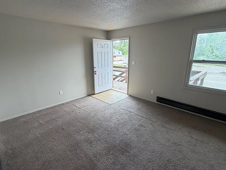 115 Jerome Ln — Photo 3