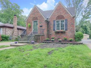 1777 Hampton Rd, Grosse Pointe Woods, MI 48236