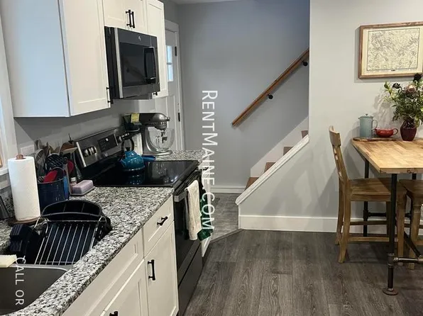 101 Kennebec Rd, Hampden, ME 04444