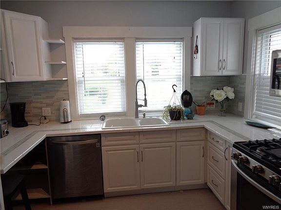 5th image of 82 Andrews Ave
