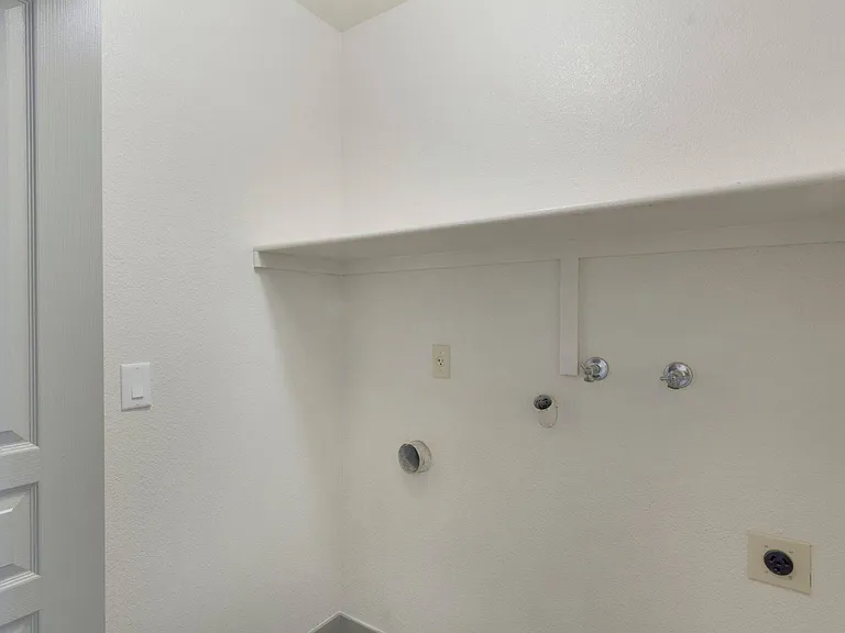 2x1 Washer.Dryer.Hook ups