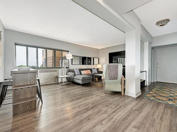 3rd image of 5048 N Marine Dr APT D7