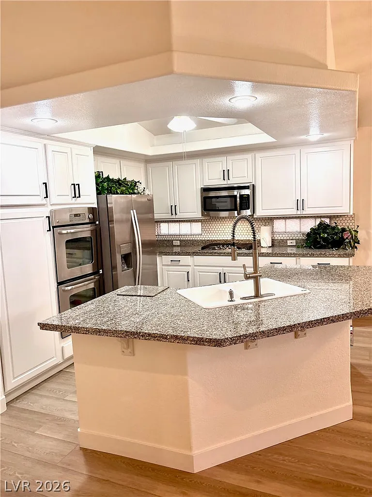 3 bed, 2.0 bath, 1838 sqft, $2,450 — Photo 4